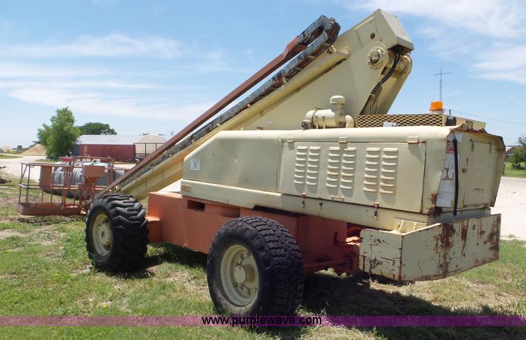 image for item L2006 JLG 60HA boom lift