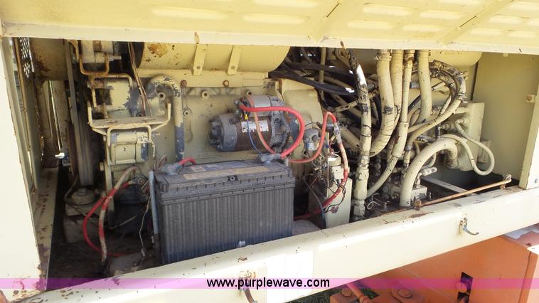 image for item L2006 JLG 60HA boom lift