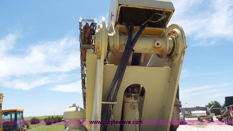 image for item L2006 JLG 60HA boom lift