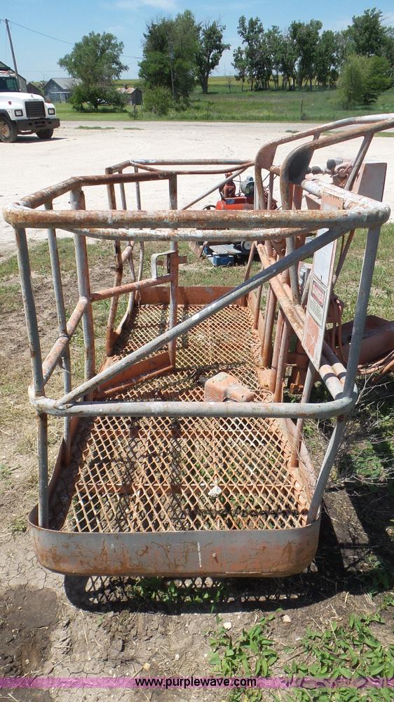 image for item L2006 JLG 60HA boom lift