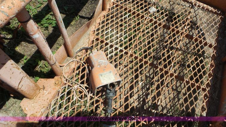 image for item L2006 JLG 60HA boom lift