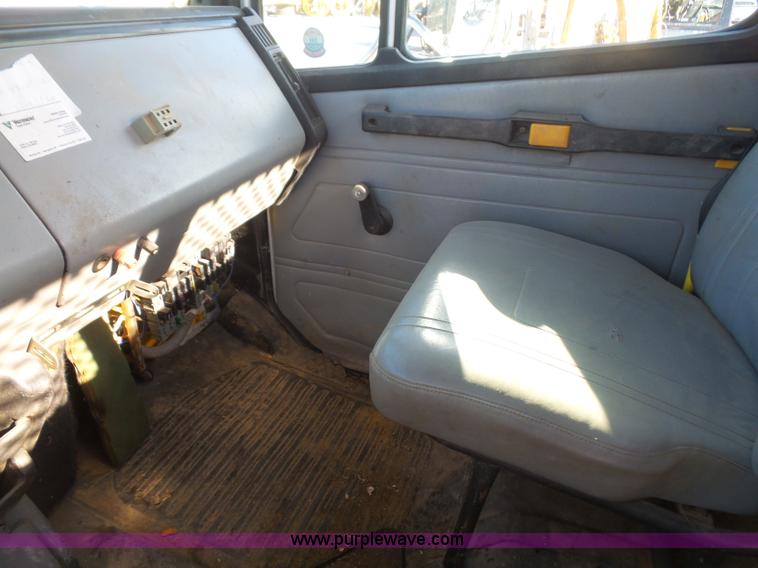 image for item L4934 1995 Freightliner FL70 flatbed truck