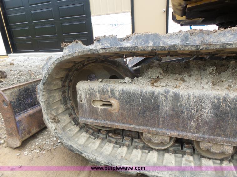 image for item L6205 2000 Komatsu PC75UU compact excavator