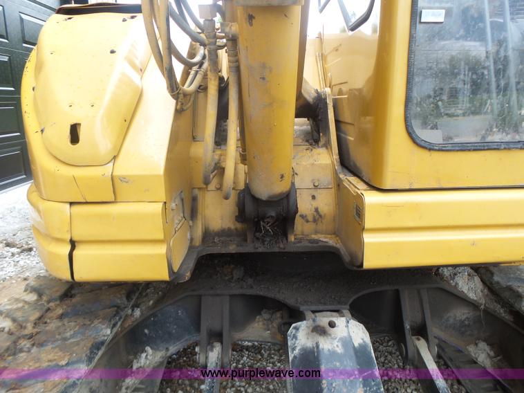 image for item L6205 2000 Komatsu PC75UU compact excavator