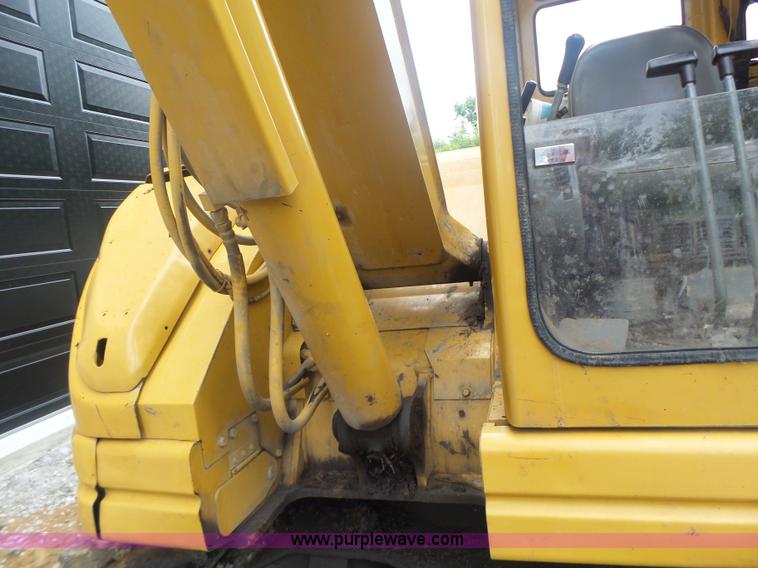 image for item L6205 2000 Komatsu PC75UU compact excavator