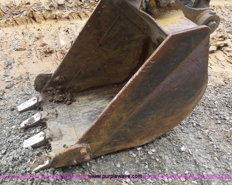 image for item L6205 2000 Komatsu PC75UU compact excavator