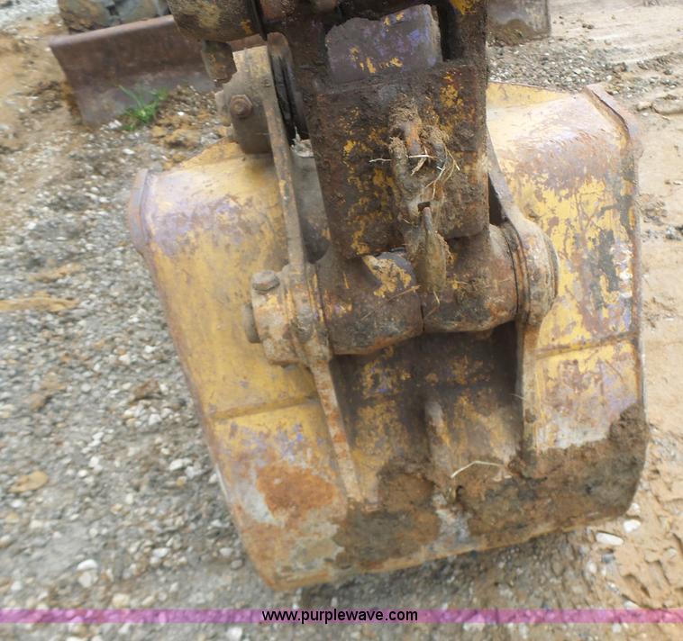 image for item L6205 2000 Komatsu PC75UU compact excavator