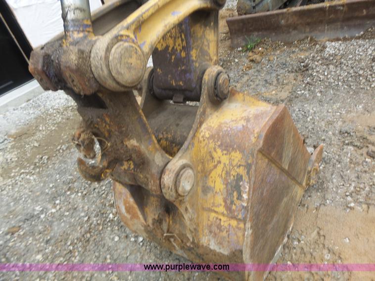 image for item L6205 2000 Komatsu PC75UU compact excavator