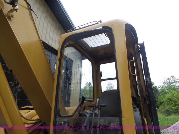 image for item L6205 2000 Komatsu PC75UU compact excavator