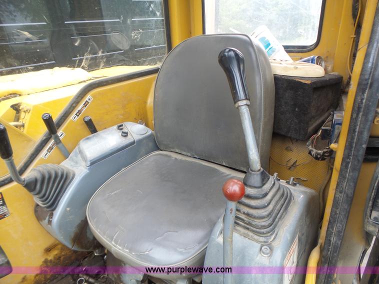 image for item L6205 2000 Komatsu PC75UU compact excavator