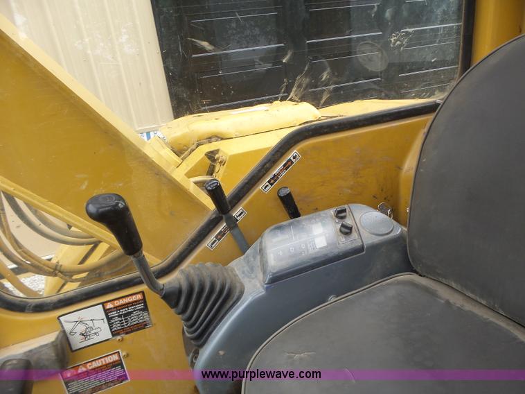 image for item L6205 2000 Komatsu PC75UU compact excavator