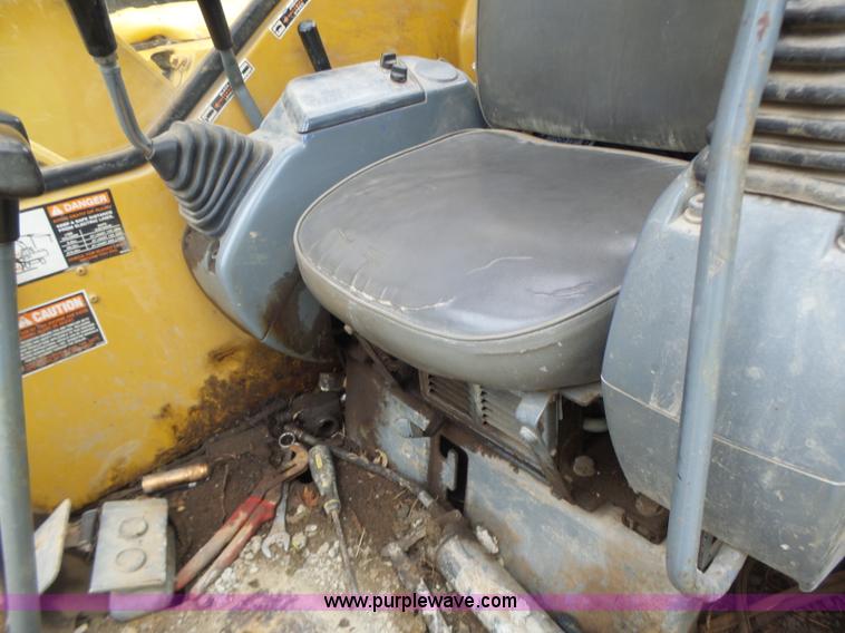 image for item L6205 2000 Komatsu PC75UU compact excavator