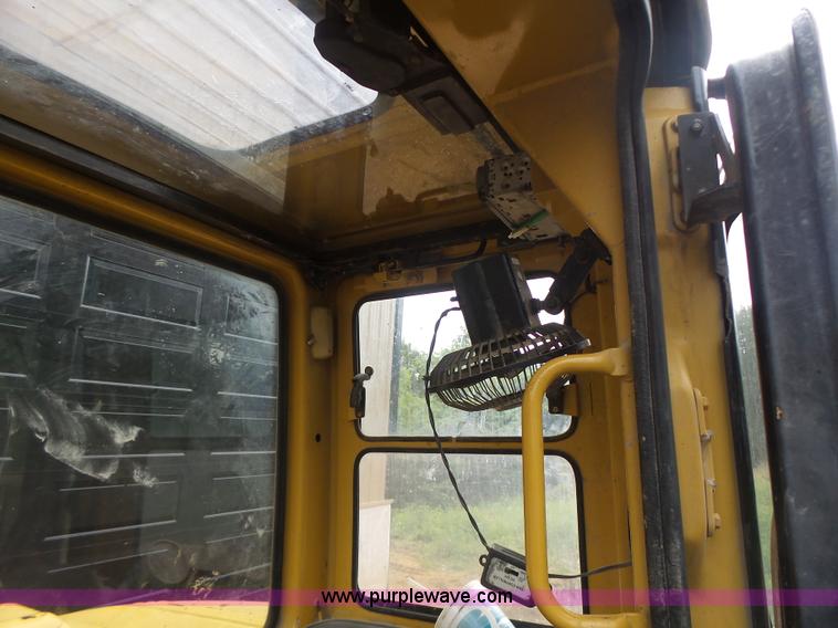image for item L6205 2000 Komatsu PC75UU compact excavator