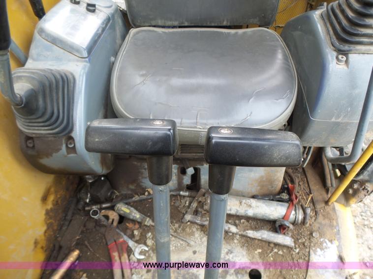 image for item L6205 2000 Komatsu PC75UU compact excavator