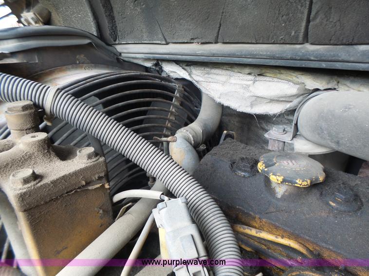 image for item L6205 2000 Komatsu PC75UU compact excavator