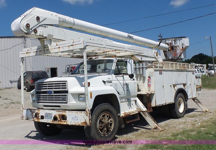 image for item L6206 1993 Ford F800 bucket truck