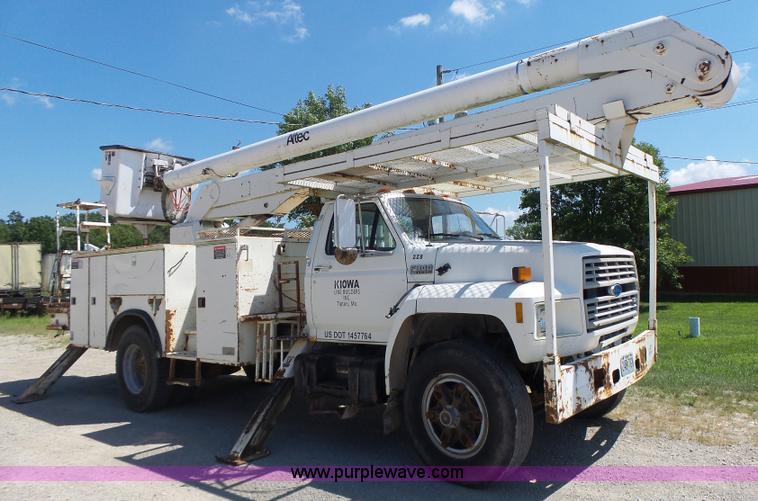 image for item L6206 1993 Ford F800 bucket truck