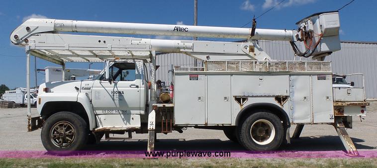 image for item L6206 1993 Ford F800 bucket truck