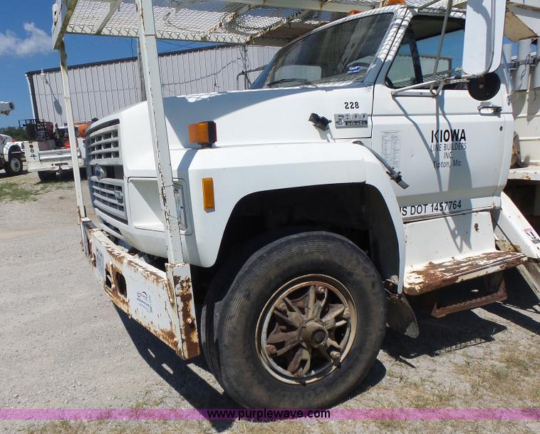 image for item L6206 1993 Ford F800 bucket truck