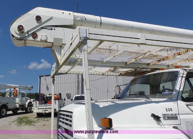 image for item L6206 1993 Ford F800 bucket truck