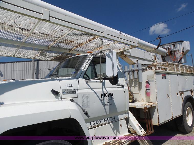 image for item L6206 1993 Ford F800 bucket truck