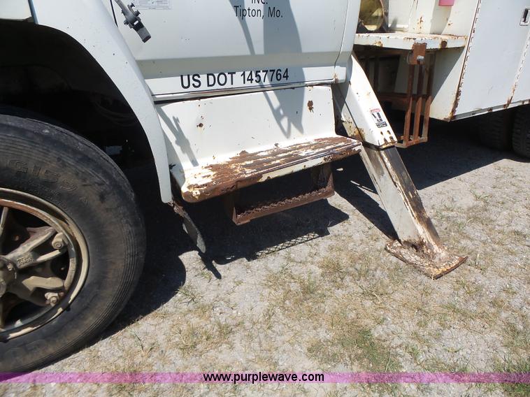 image for item L6206 1993 Ford F800 bucket truck