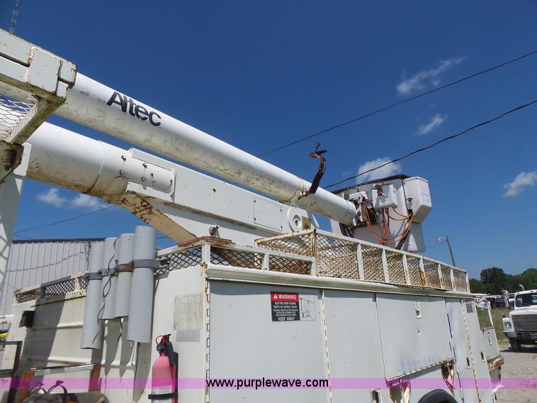 image for item L6206 1993 Ford F800 bucket truck