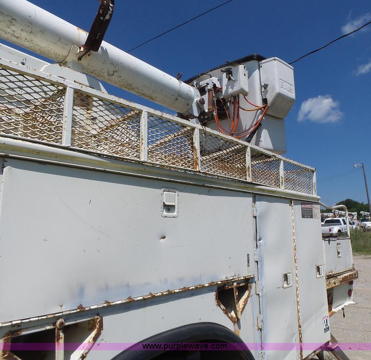 image for item L6206 1993 Ford F800 bucket truck