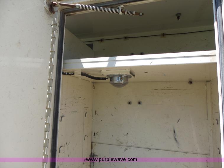 image for item L6206 1993 Ford F800 bucket truck