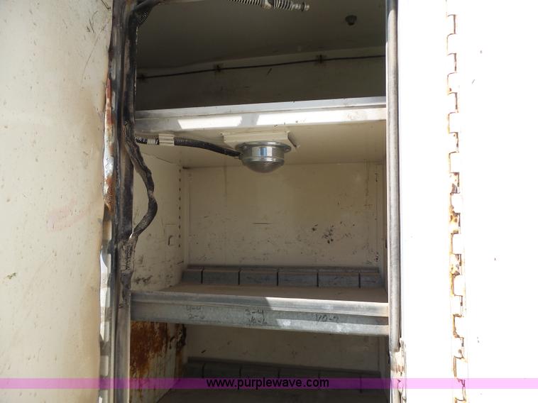 image for item L6206 1993 Ford F800 bucket truck