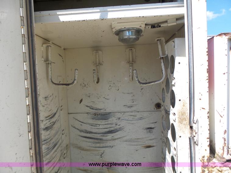 image for item L6206 1993 Ford F800 bucket truck