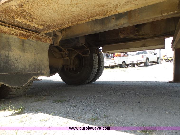 image for item L6206 1993 Ford F800 bucket truck