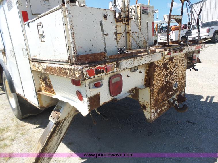 image for item L6206 1993 Ford F800 bucket truck
