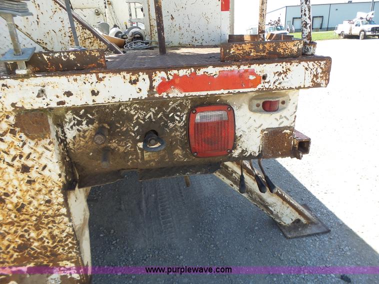 image for item L6206 1993 Ford F800 bucket truck