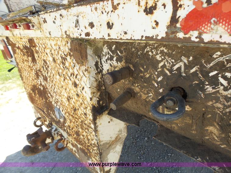 image for item L6206 1993 Ford F800 bucket truck