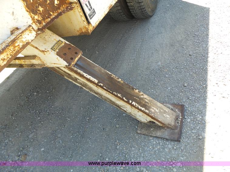 image for item L6206 1993 Ford F800 bucket truck