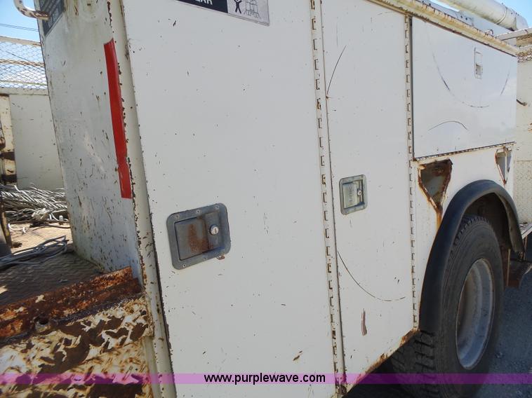 image for item L6206 1993 Ford F800 bucket truck