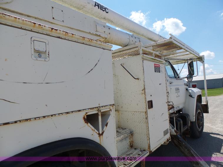 image for item L6206 1993 Ford F800 bucket truck
