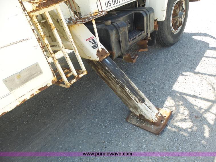 image for item L6206 1993 Ford F800 bucket truck