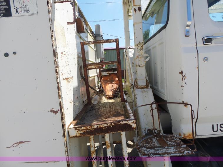 image for item L6206 1993 Ford F800 bucket truck