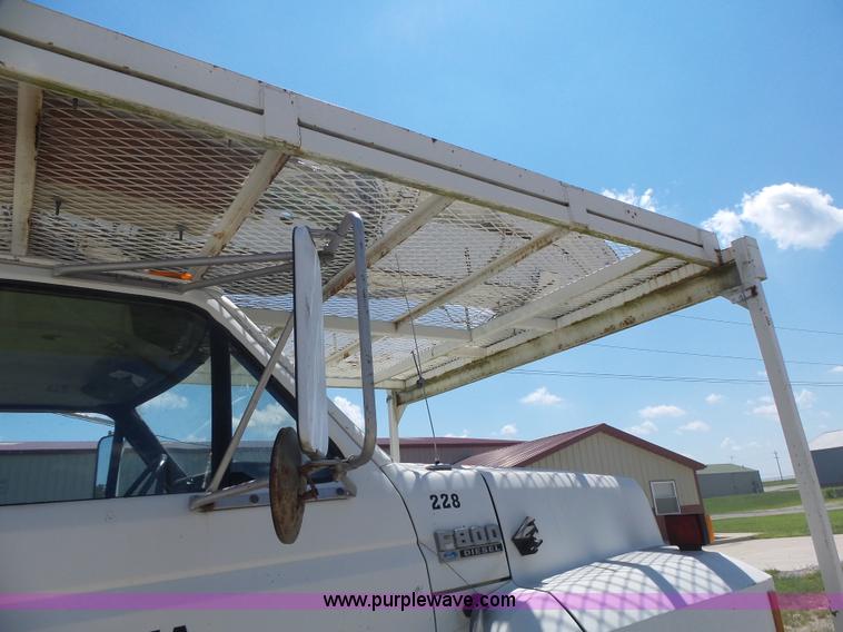 image for item L6206 1993 Ford F800 bucket truck