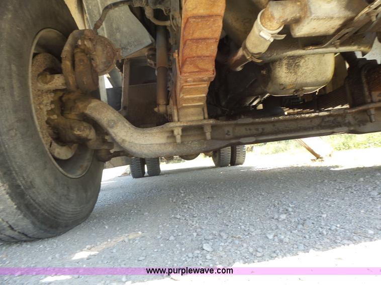 image for item L6206 1993 Ford F800 bucket truck