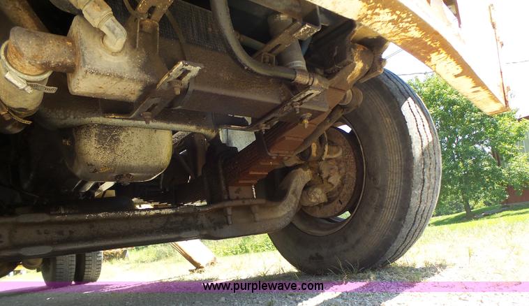 image for item L6206 1993 Ford F800 bucket truck