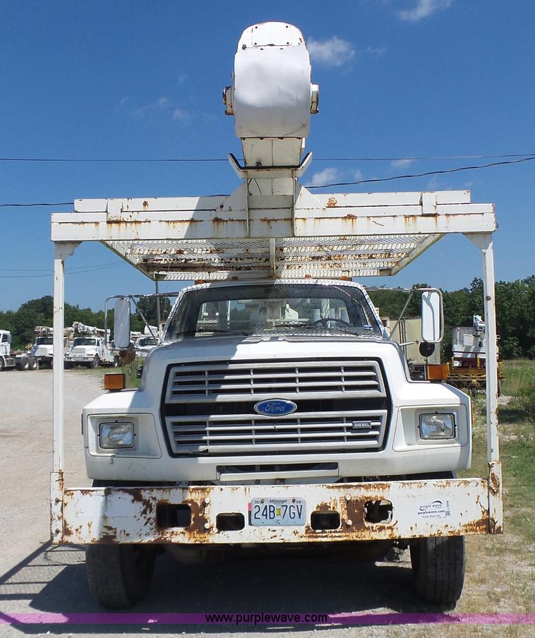image for item L6206 1993 Ford F800 bucket truck