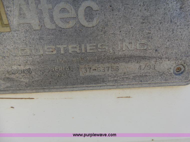 image for item L6206 1993 Ford F800 bucket truck