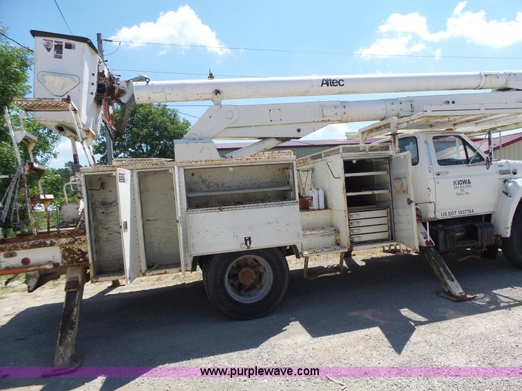 image for item L6206 1993 Ford F800 bucket truck
