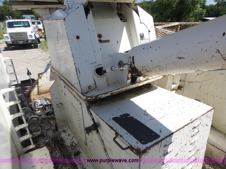 image for item L6206 1993 Ford F800 bucket truck