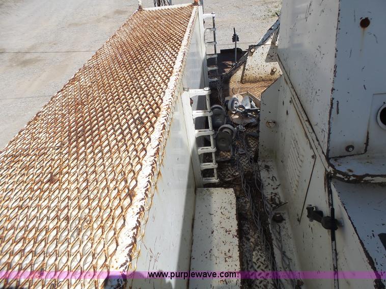 image for item L6206 1993 Ford F800 bucket truck