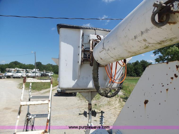 image for item L6206 1993 Ford F800 bucket truck