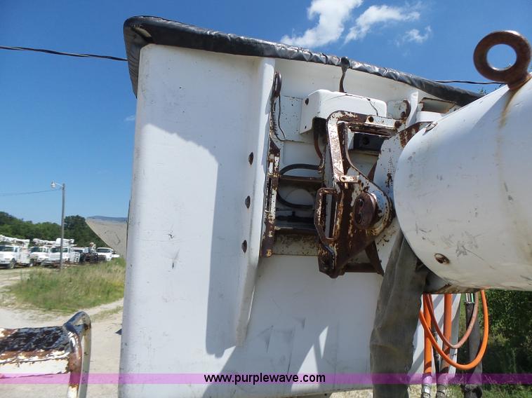 image for item L6206 1993 Ford F800 bucket truck